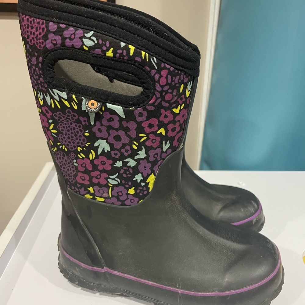 Girls size 12 Bogs rain boots